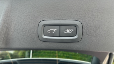 Volvo XC40 2.0 B4P Ultimate Dark 5dr Auto Petrol Estate